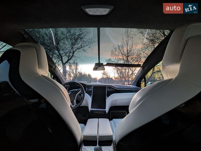 Внедорожник / Кроссовер Tesla Model X 2017 в Днепре фото 25 Внедорожник / Кроссовер Tesla Model X 2017 в Днепре
