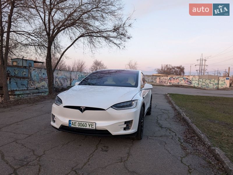 Внедорожник / Кроссовер Tesla Model X 2017 в Днепре фото 30 Внедорожник / Кроссовер Tesla Model X 2017 в Днепре