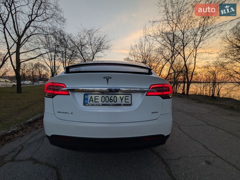 Внедорожник / Кроссовер Tesla Model X 2017 в Днепре фото 34 Внедорожник / Кроссовер Tesla Model X 2017 в Днепре