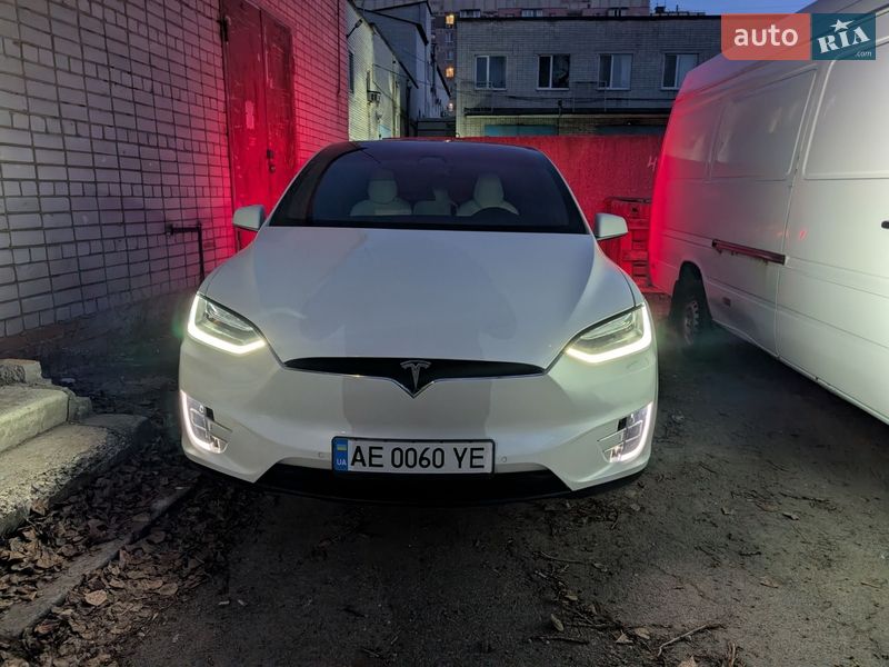 Внедорожник / Кроссовер Tesla Model X 2017 в Днепре фото 39 Внедорожник / Кроссовер Tesla Model X 2017 в Днепре