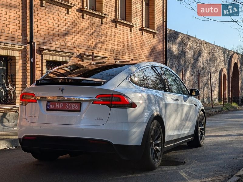 Позашляховик / Кросовер Tesla Model X 2017 в Києві