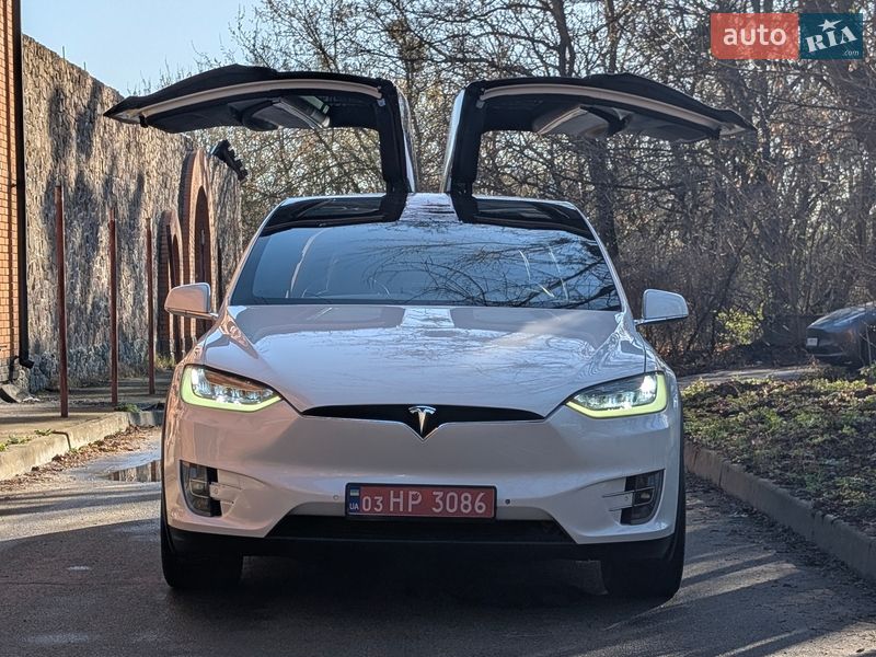 Позашляховик / Кросовер Tesla Model X 2017 в Києві