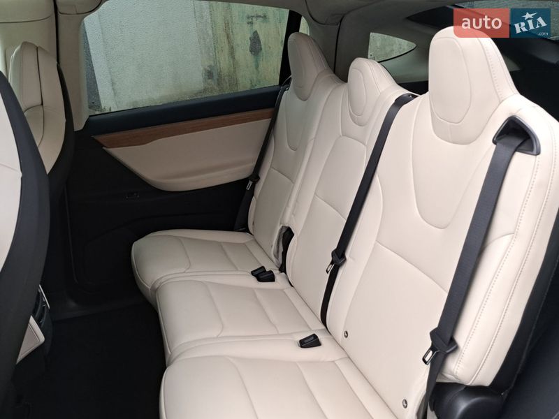 Позашляховик / Кросовер Tesla Model X 2018 в Костопілі