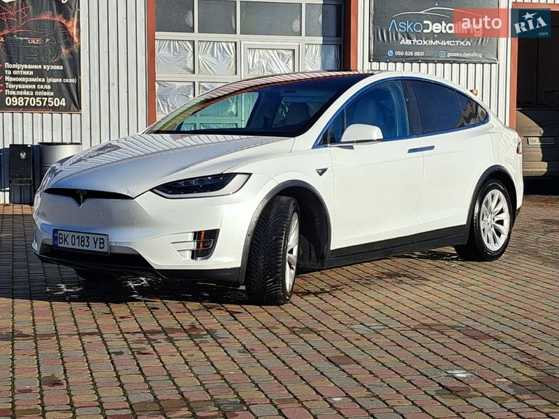 Позашляховик / Кросовер Tesla Model X 2018 в Костопілі