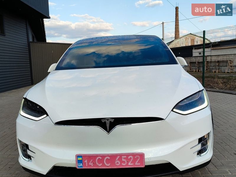 Внедорожник / Кроссовер Tesla Model X 2017 в Сарнах