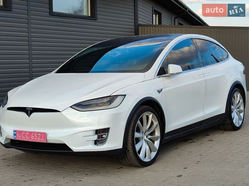 Внедорожник / Кроссовер Tesla Model X 2017 в Сарнах