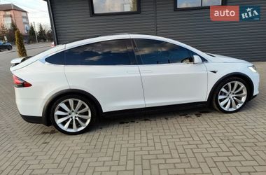 Внедорожник / Кроссовер Tesla Model X 2017 в Сарнах