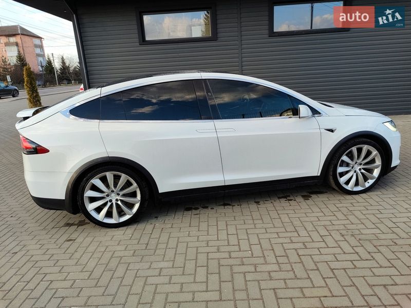 Внедорожник / Кроссовер Tesla Model X 2017 в Сарнах