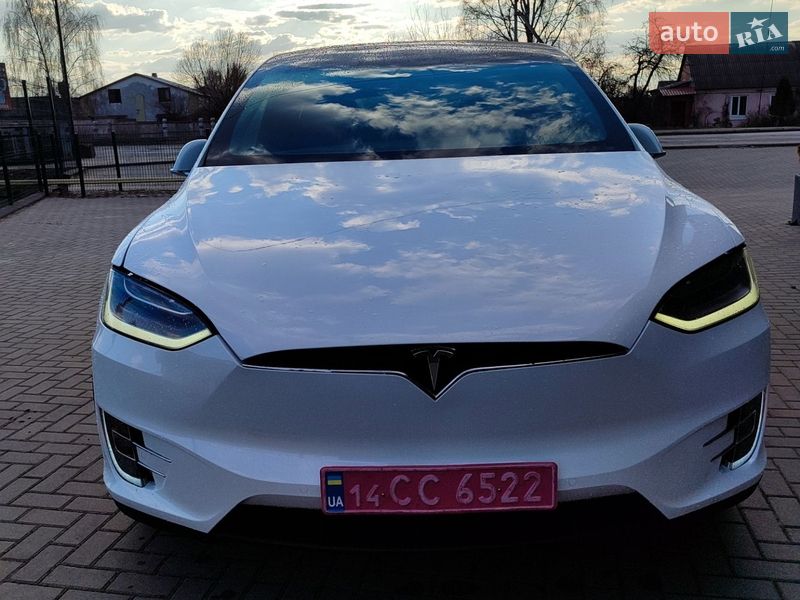 Внедорожник / Кроссовер Tesla Model X 2017 в Сарнах