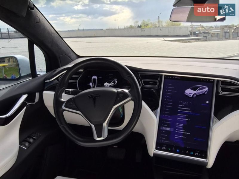 Позашляховик / Кросовер Tesla Model X 2017 в Дніпрі