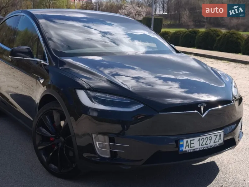 Tesla Model X 2019