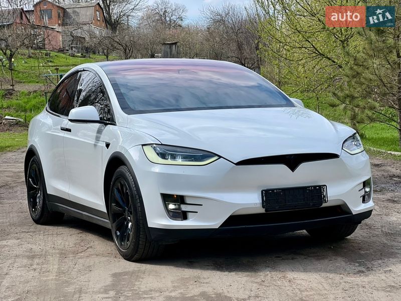 Внедорожник / Кроссовер Tesla Model X 2018 в Валках