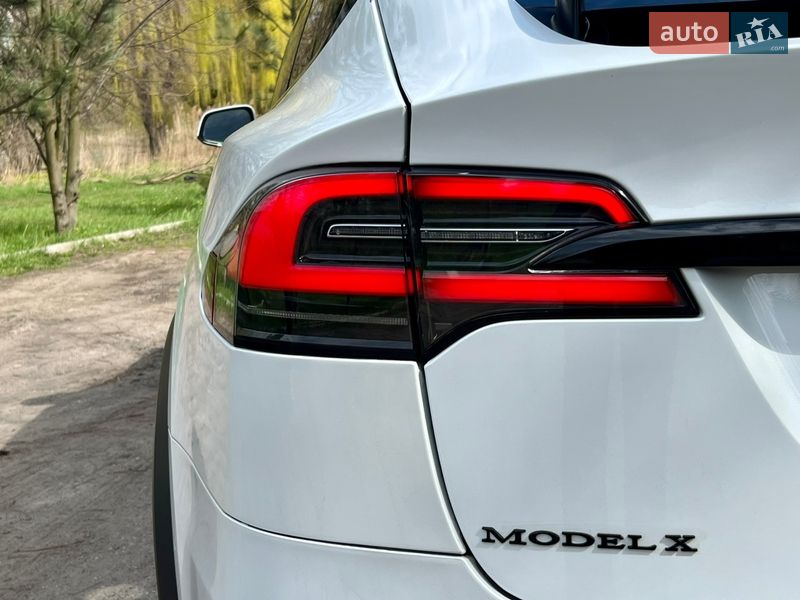 Внедорожник / Кроссовер Tesla Model X 2018 в Валках