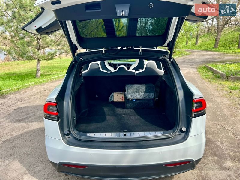 Внедорожник / Кроссовер Tesla Model X 2018 в Валках