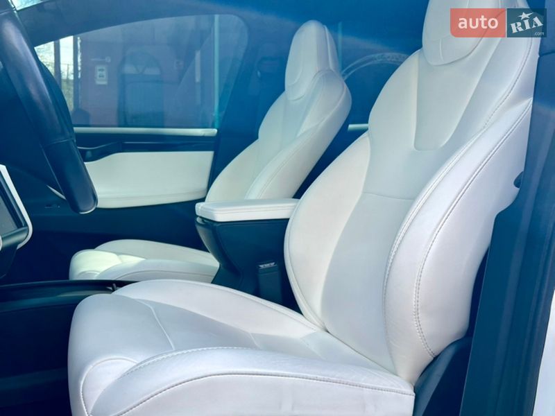 Внедорожник / Кроссовер Tesla Model X 2018 в Валках