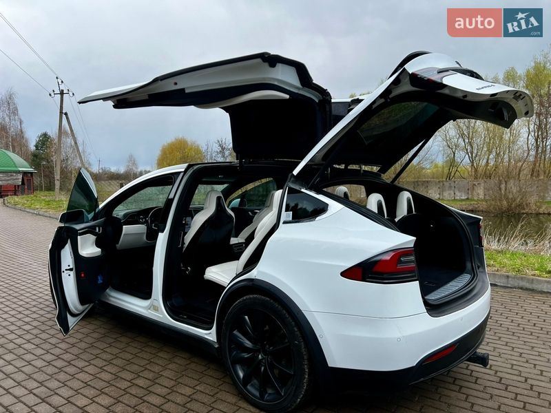 Внедорожник / Кроссовер Tesla Model X 2016 в Ровно