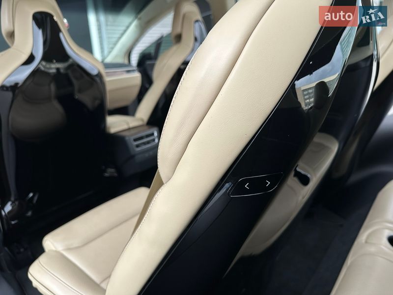 Внедорожник / Кроссовер Tesla Model X 2016 в Киеве