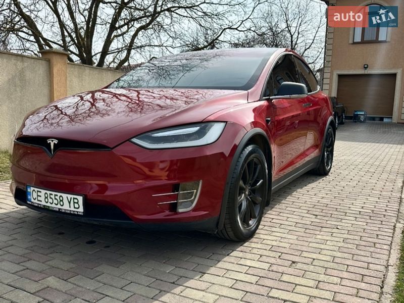 Позашляховик / Кросовер Tesla Model X 2016 в Чернівцях