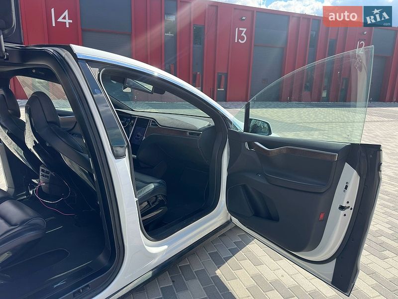 Позашляховик / Кросовер Tesla Model X 2017 в Львові фото 14 Позашляховик / Кросовер Tesla Model X 2017 в Львові