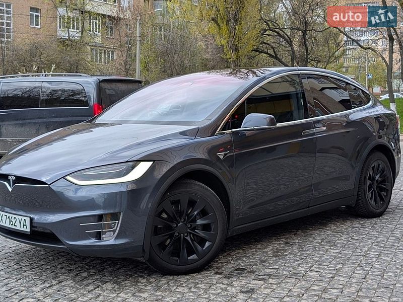 Tesla Model X 2020