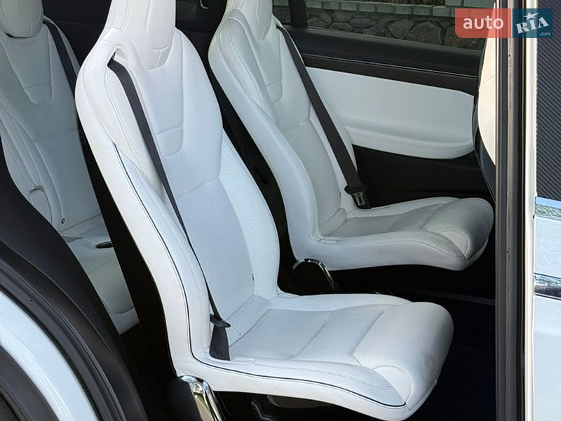 Внедорожник / Кроссовер Tesla Model X 2016 в Белой Церкви