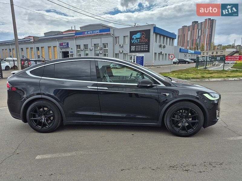 Позашляховик / Кросовер Tesla Model X 2017 в Києві