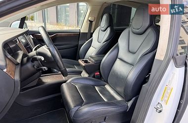 Внедорожник / Кроссовер Tesla Model X 2018 в Городке