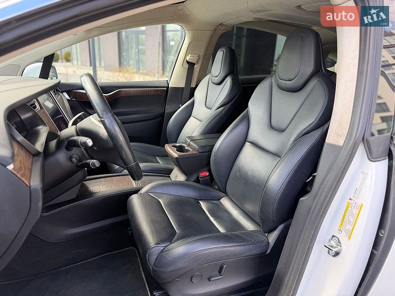 Внедорожник / Кроссовер Tesla Model X 2018 в Городке