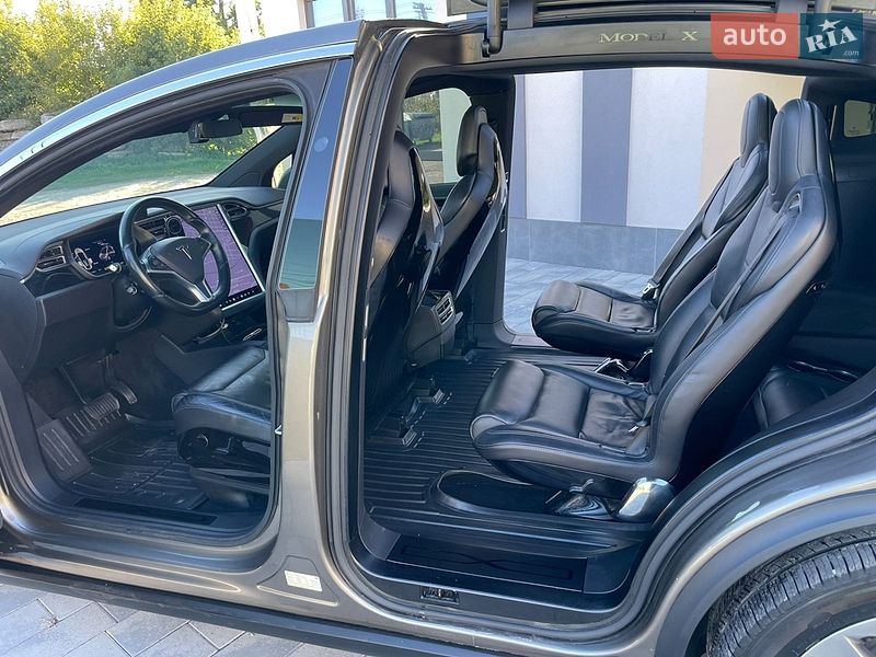 Внедорожник / Кроссовер Tesla Model X 2016 в Киеве