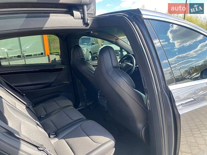 Позашляховик / Кросовер Tesla Model X 2018 в Львові