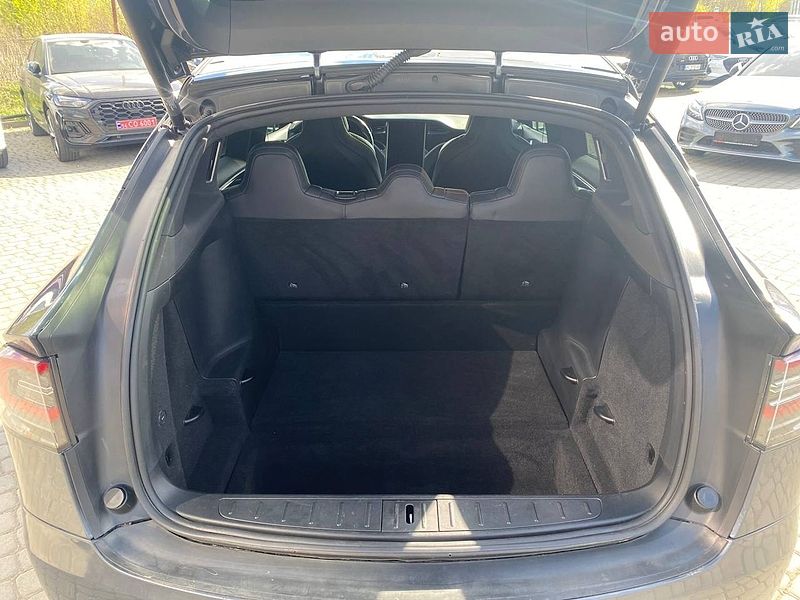 Позашляховик / Кросовер Tesla Model X 2018 в Львові