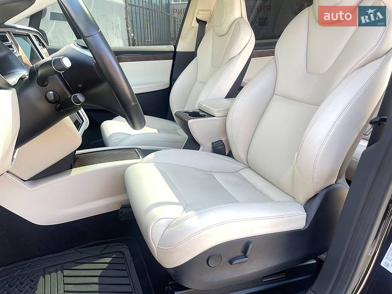 Внедорожник / Кроссовер Tesla Model X 2018 в Киеве