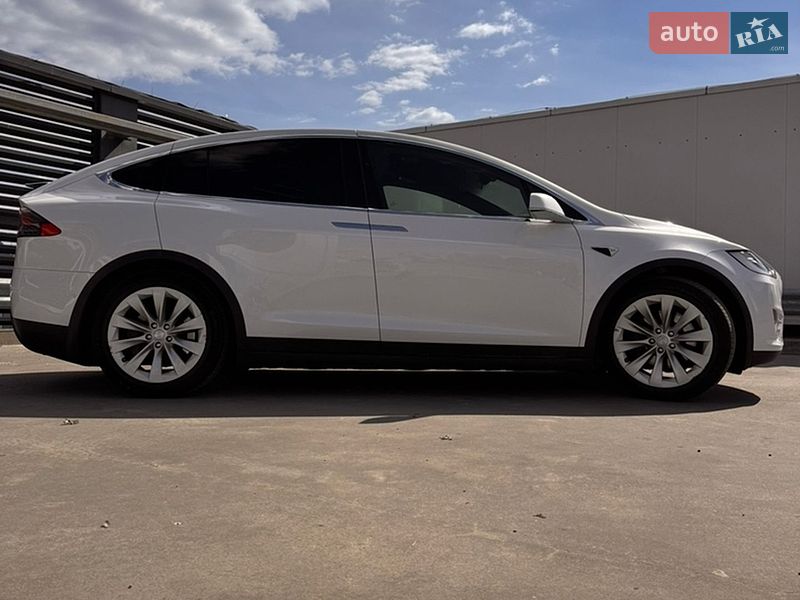 Внедорожник / Кроссовер Tesla Model X 2017 в Киеве