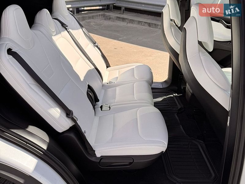 Внедорожник / Кроссовер Tesla Model X 2017 в Киеве