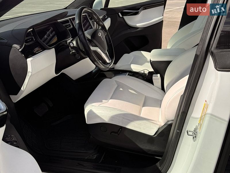 Внедорожник / Кроссовер Tesla Model X 2017 в Киеве