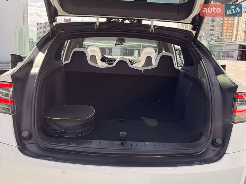 Внедорожник / Кроссовер Tesla Model X 2017 в Киеве
