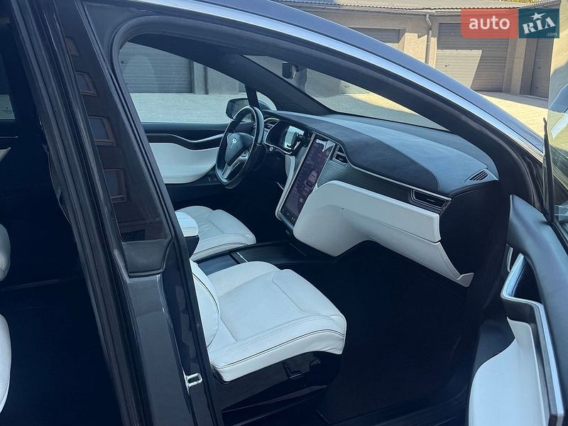 Позашляховик / Кросовер Tesla Model X 2016 в Івано-Франківську фото 30 Позашляховик / Кросовер Tesla Model X 2016 в Івано-Франківську