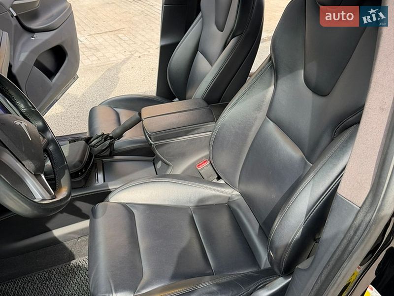 Внедорожник / Кроссовер Tesla Model X 2019 в Киеве