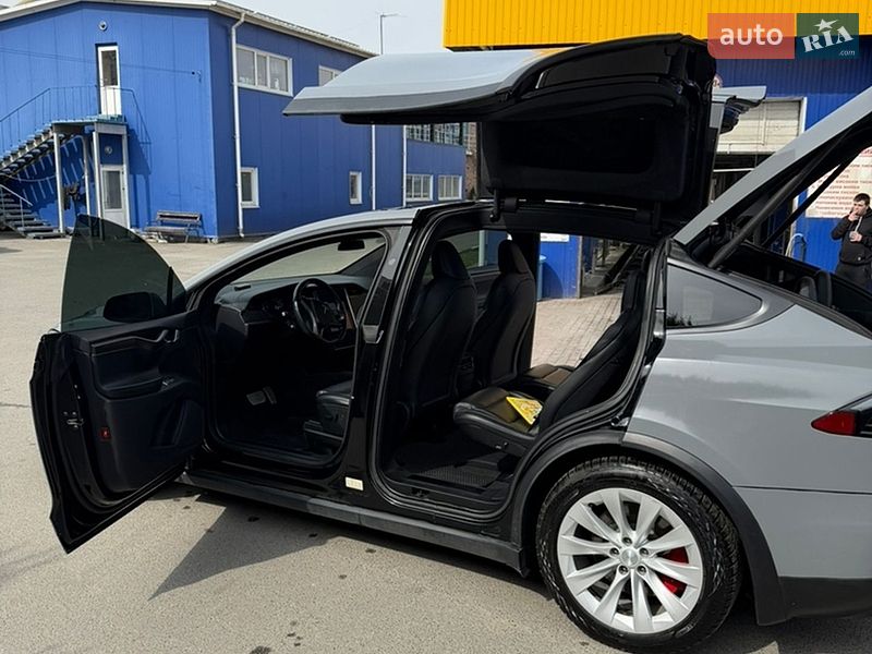 Внедорожник / Кроссовер Tesla Model X 2019 в Киеве
