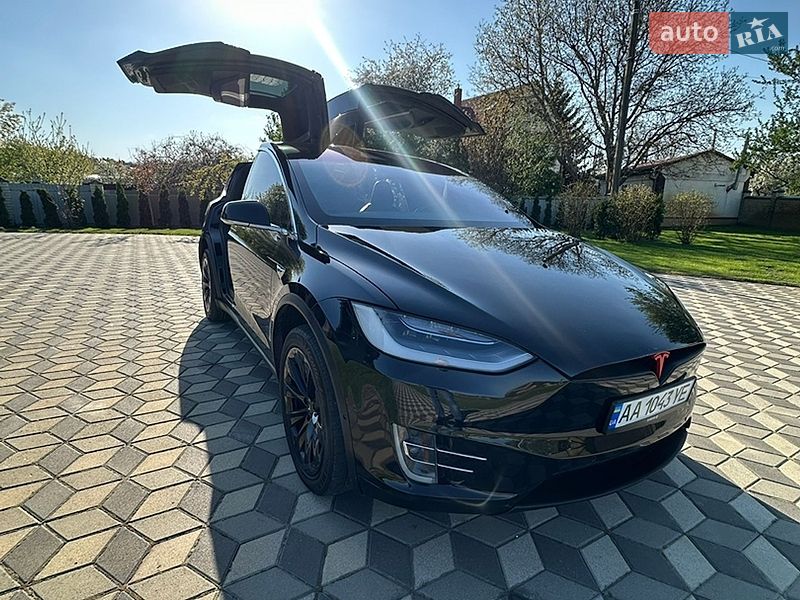 Внедорожник / Кроссовер Tesla Model X 2019 в Киеве