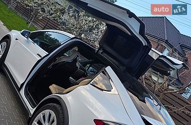 Внедорожник / Кроссовер Tesla Model X 2016 в Киеве