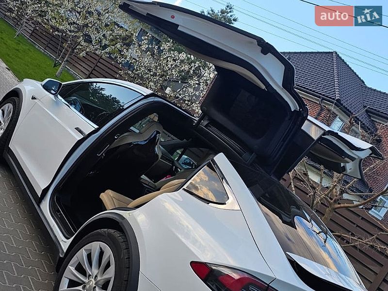 Внедорожник / Кроссовер Tesla Model X 2016 в Киеве