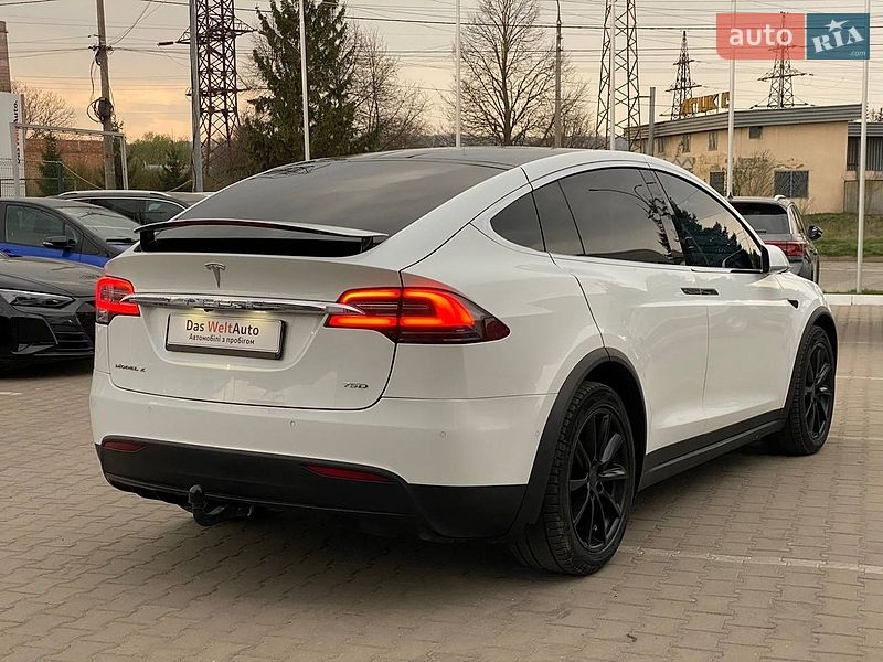 Позашляховик / Кросовер Tesla Model X 2018 в Чернівцях