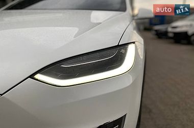 Позашляховик / Кросовер Tesla Model X 2018 в Чернівцях