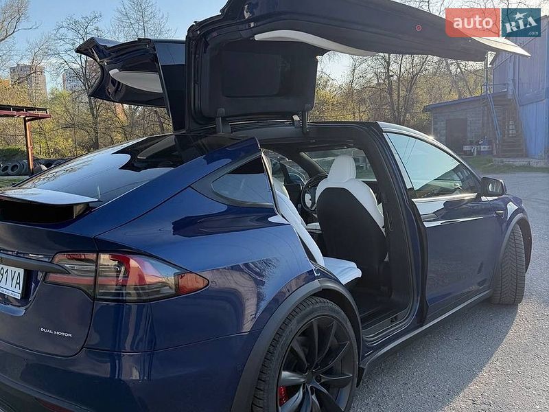 Позашляховик / Кросовер Tesla Model X 2019 в Києві