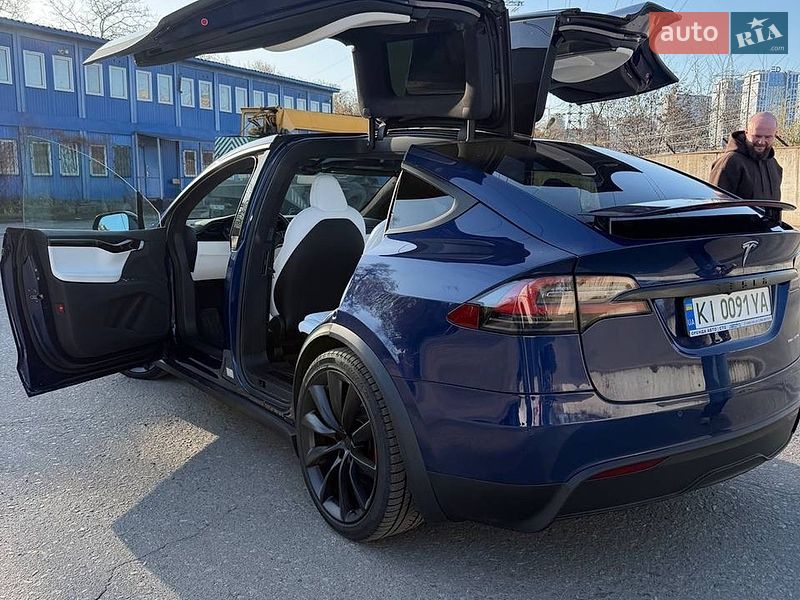 Внедорожник / Кроссовер Tesla Model X 2019 в Киеве