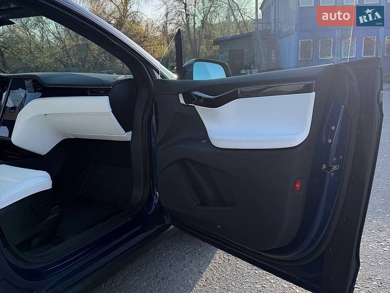 Внедорожник / Кроссовер Tesla Model X 2019 в Киеве