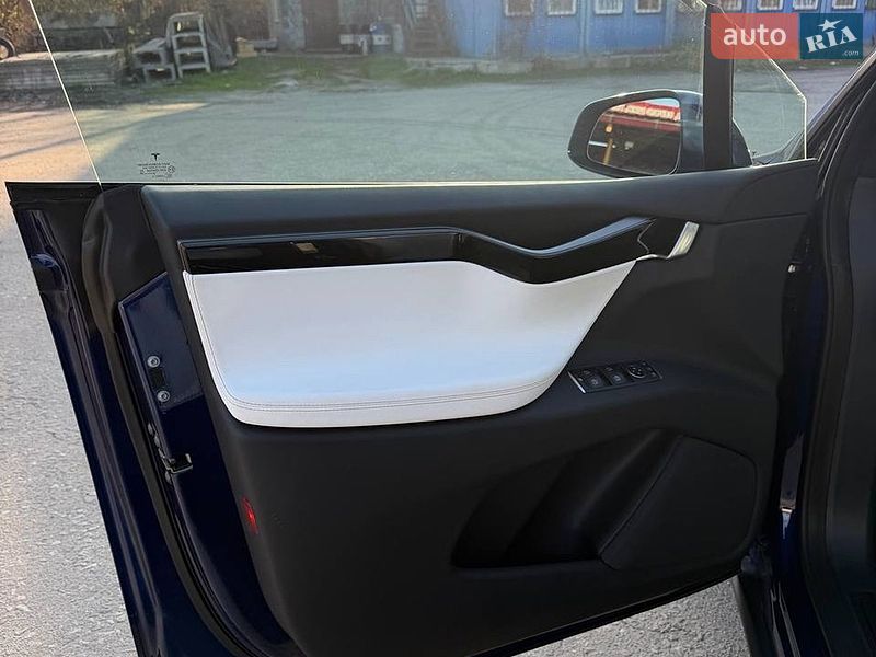 Внедорожник / Кроссовер Tesla Model X 2019 в Киеве