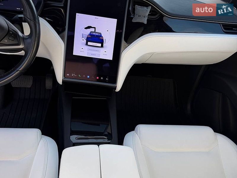 Внедорожник / Кроссовер Tesla Model X 2019 в Киеве