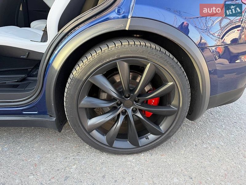Внедорожник / Кроссовер Tesla Model X 2019 в Киеве